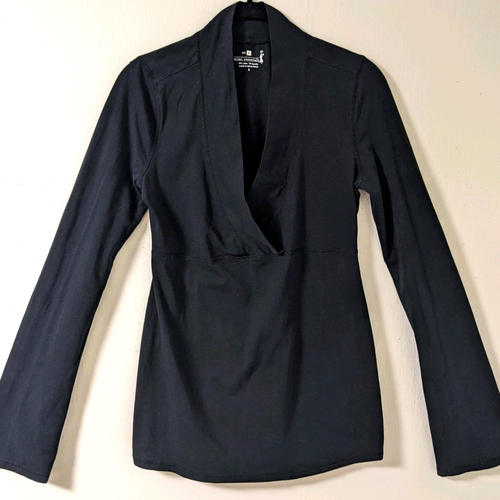 Mimi Essentials Bell Sleeve Deep V Maternity Top - Picture 3 of 6
